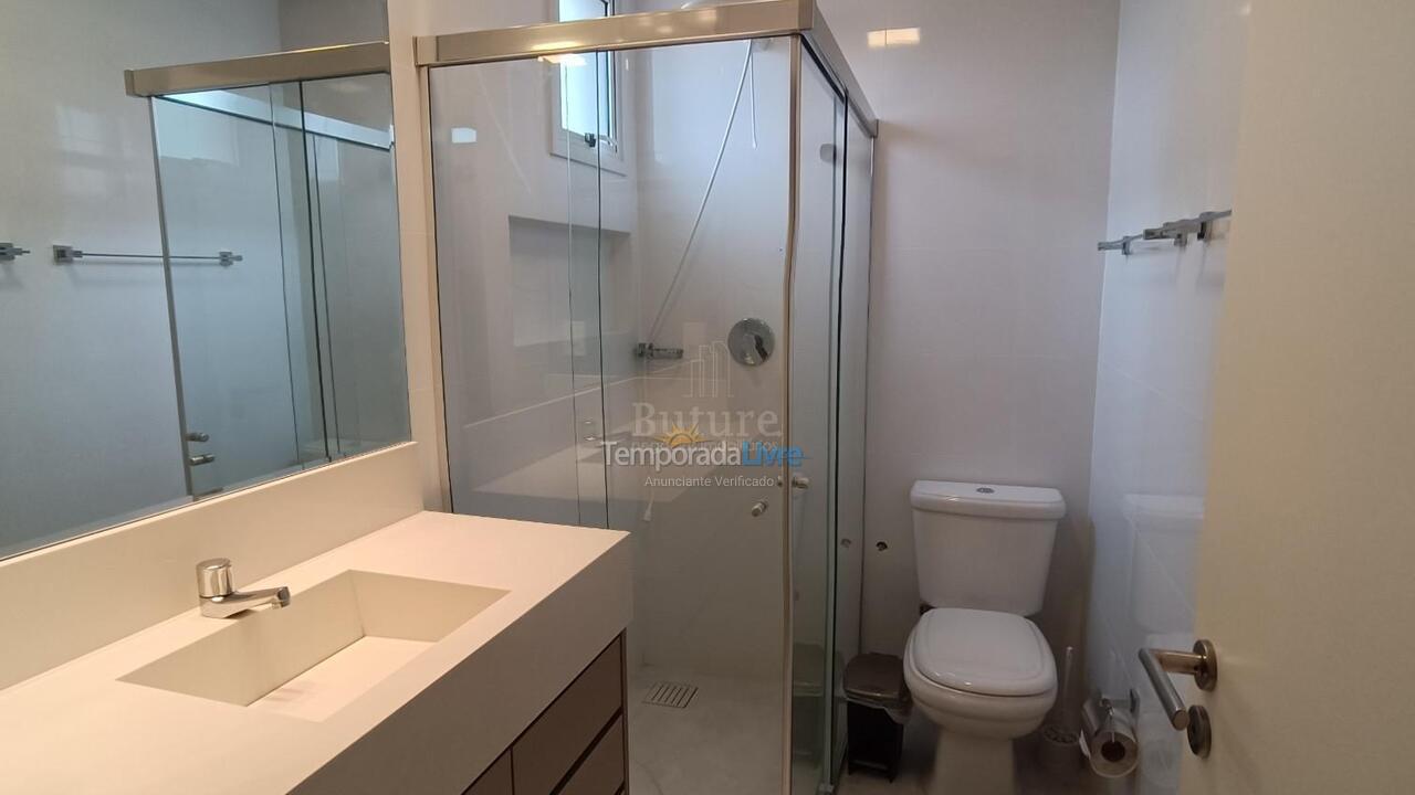 Apartamento para aluguel de temporada em Itapema (Meia Praia)