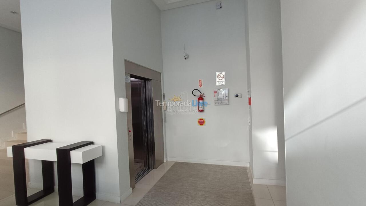Apartamento para aluguel de temporada em Itapema (Meia Praia)