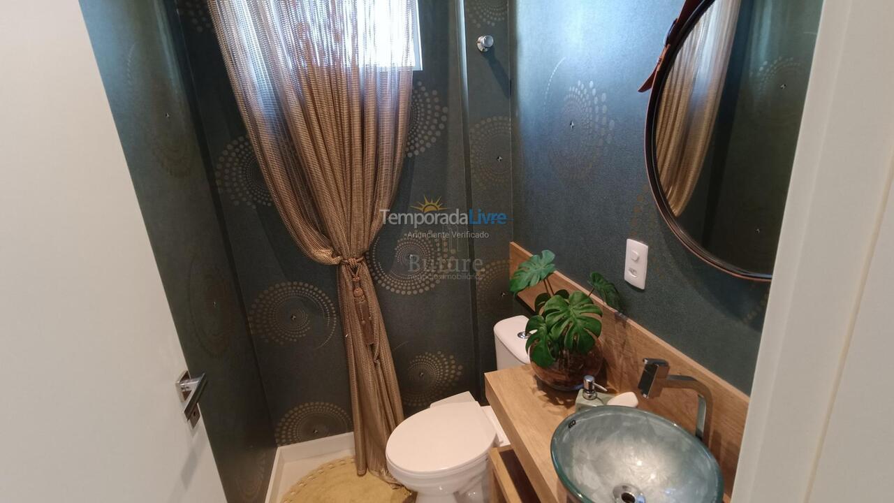Apartamento para aluguel de temporada em Itapema (Meia Praia)