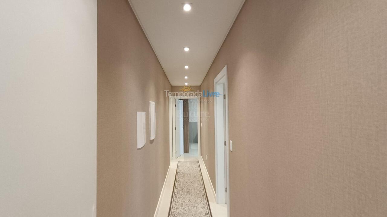 Apartamento para aluguel de temporada em Itapema (Meia Praia)