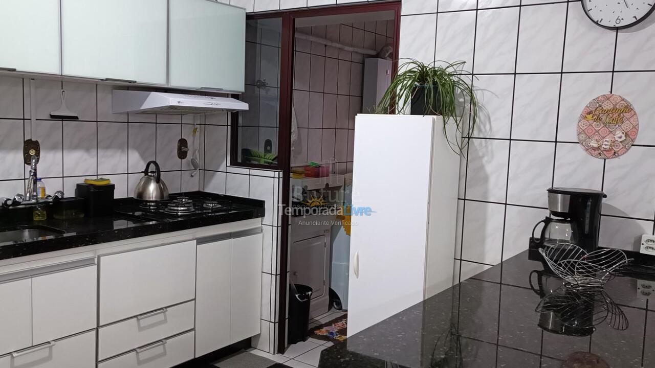 Apartamento para aluguel de temporada em Itapema (Meia Praia)
