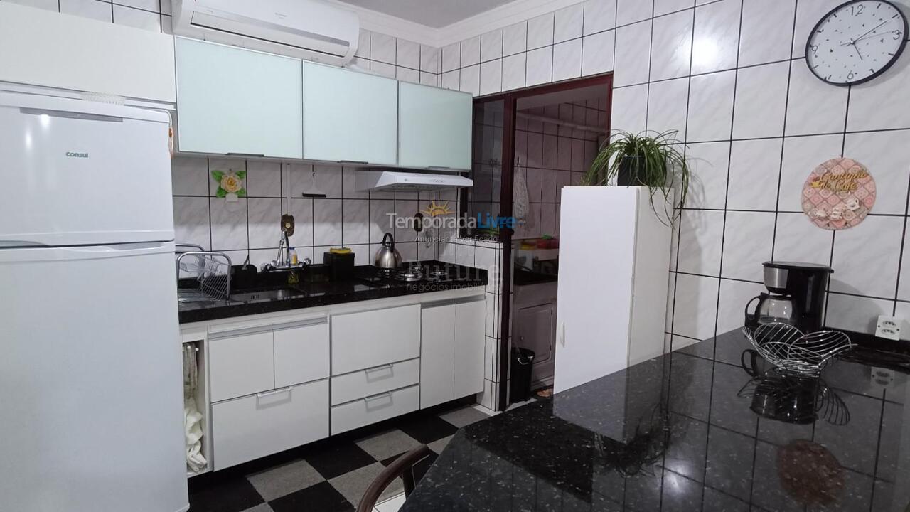 Apartamento para aluguel de temporada em Itapema (Meia Praia)
