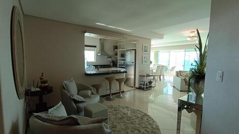 LUXUOSO AP FRENTE MAR COM 4 DORM 2 SUÍTES