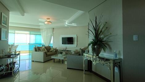 LUXUOSO AP FRENTE MAR COM 4 DORM 2 SUÍTES