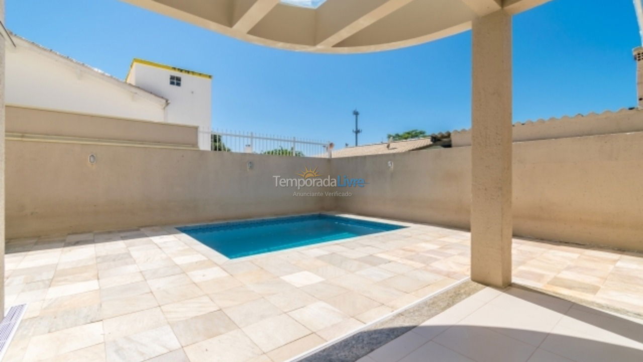 Casa para aluguel de temporada em Florianópolis (Praia da Daniela)