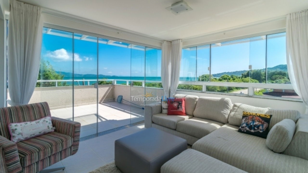 Casa para aluguel de temporada em Florianópolis (Praia da Daniela)