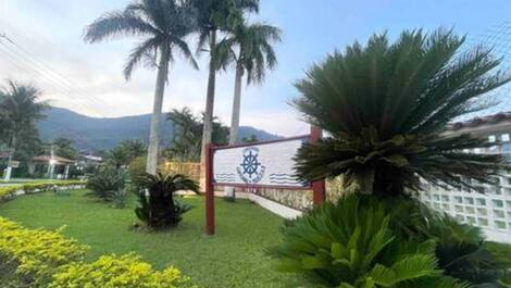 CASA MARAVILHOSA E NATUREZA EXUBERANTE