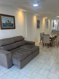 Beautiful apartment in the heart of Guarujá with air conditioning
