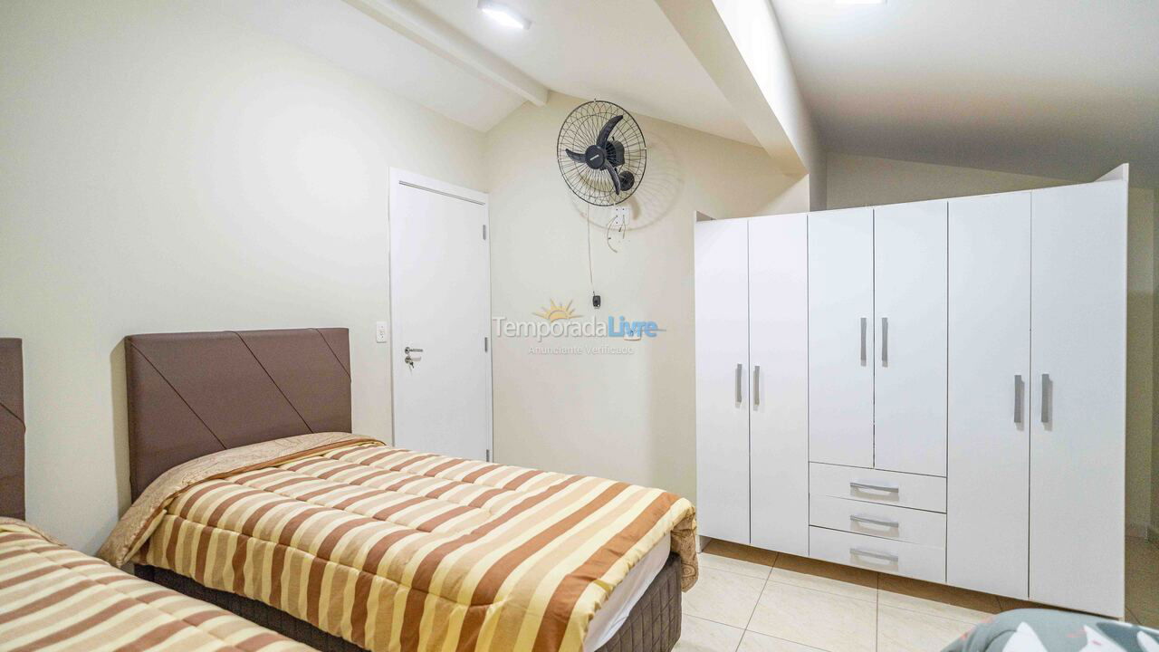 Casa para aluguel de temporada em Bombinhas (Canto Grande)