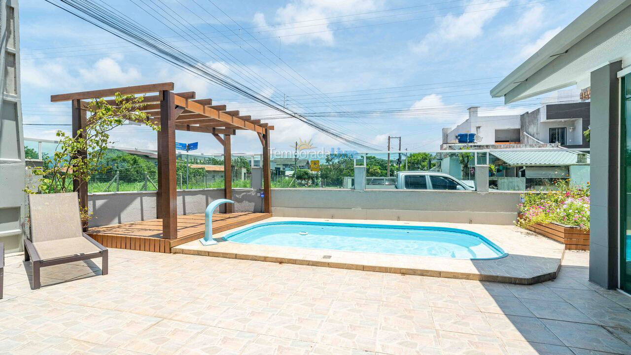 Casa para aluguel de temporada em Bombinhas (Canto Grande)