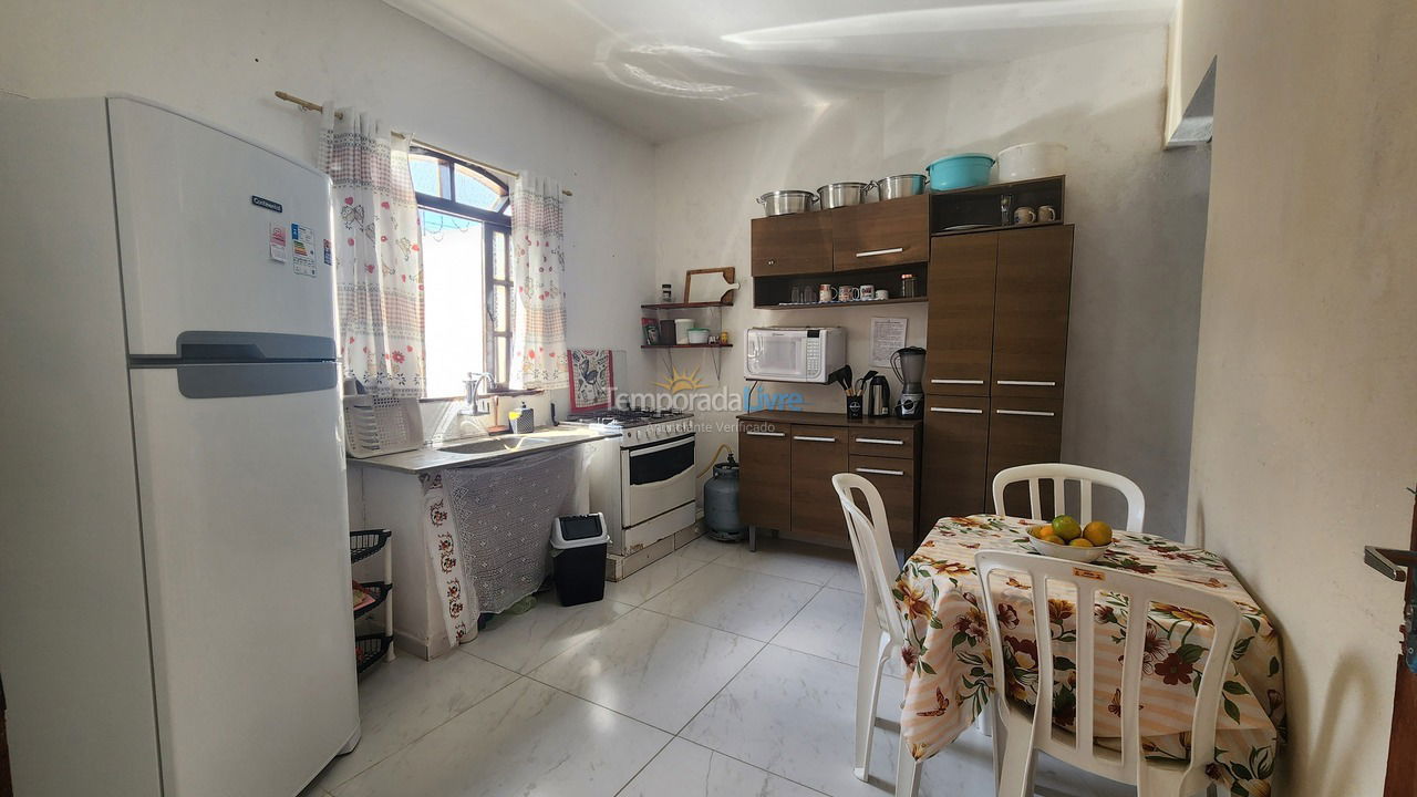 Casa para alquiler de vacaciones em Caraguatatuba (Praia das Palmeiras)