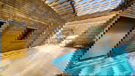 Excelente casa, para até 20 pessoas, com piscina, ideal para famílias.