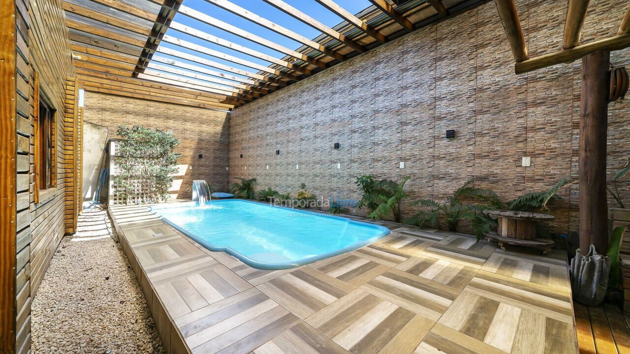 Casa para aluguel de temporada em Bombinhas (Canto Grande)