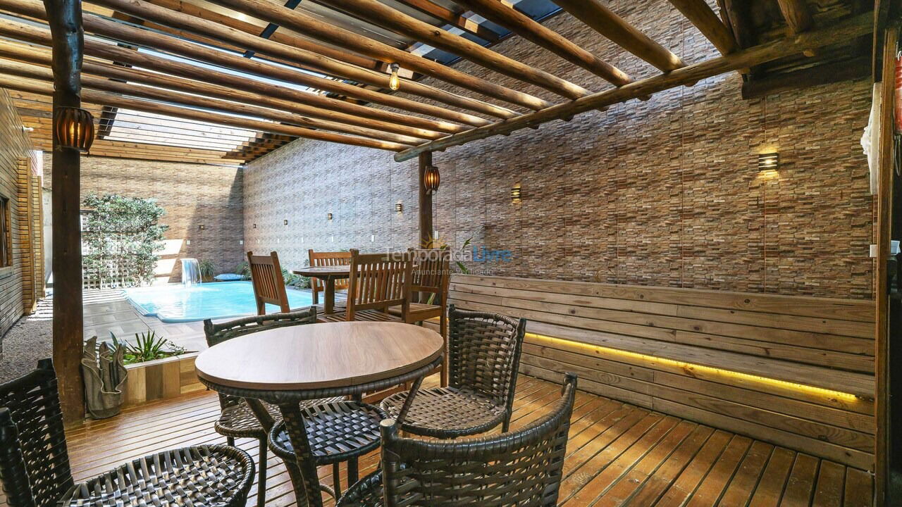 Casa para aluguel de temporada em Bombinhas (Canto Grande)