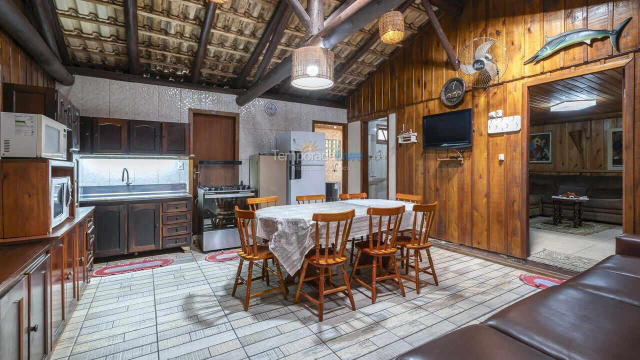 Casa para aluguel de temporada em Bombinhas (Canto Grande)