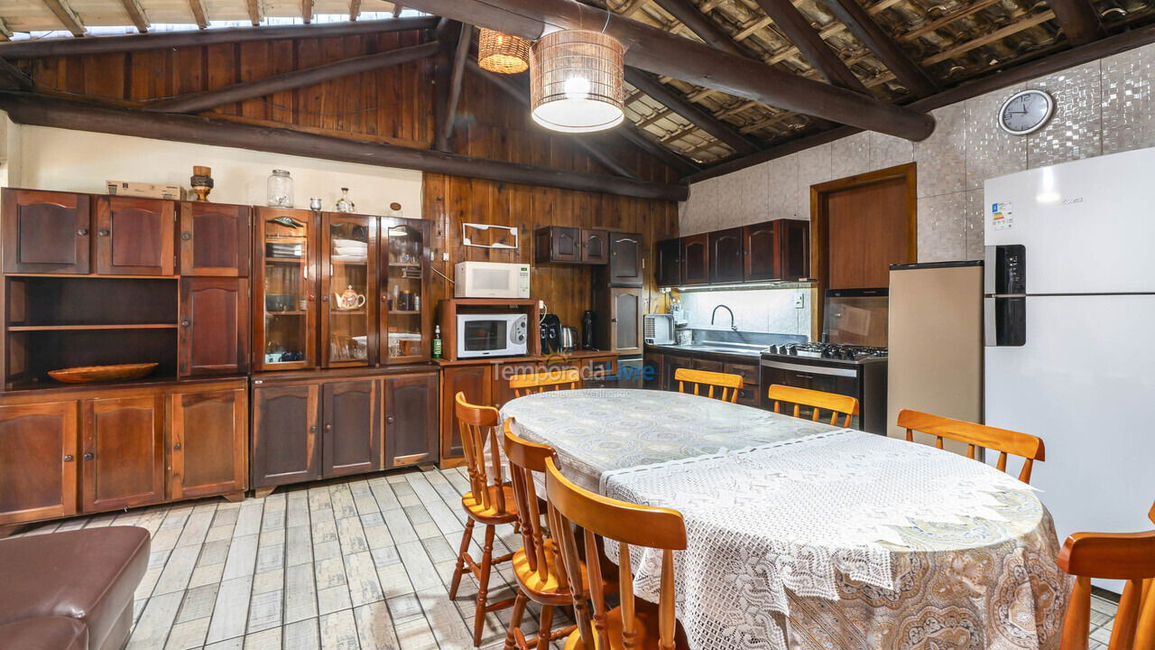 Casa para aluguel de temporada em Bombinhas (Canto Grande)