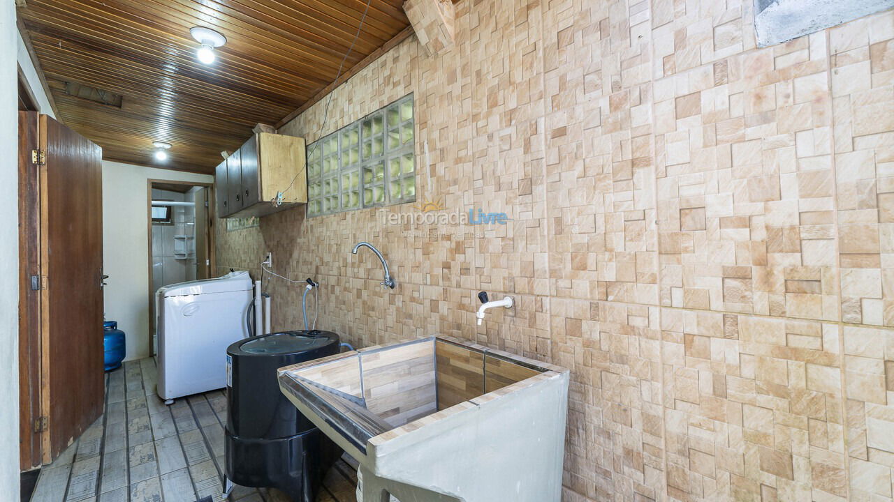 Casa para aluguel de temporada em Bombinhas (Canto Grande)