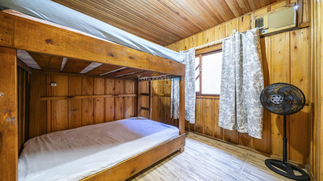 Casa para aluguel de temporada em Bombinhas (Canto Grande)