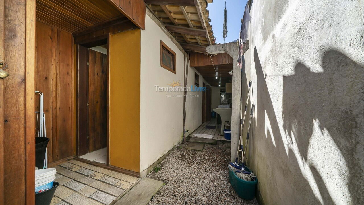 Casa para aluguel de temporada em Bombinhas (Canto Grande)