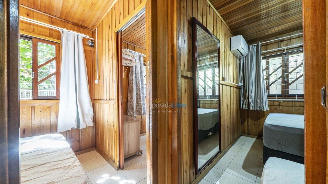 Casa para aluguel de temporada em Bombinhas (Canto Grande)