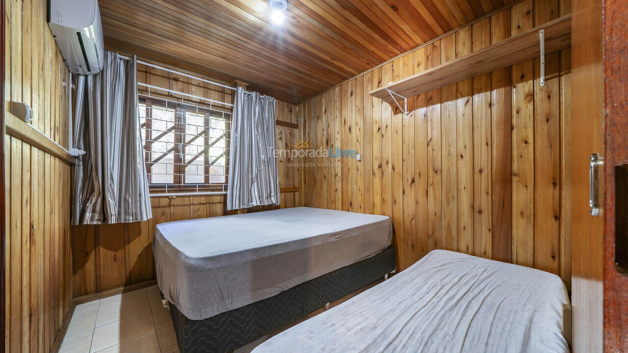 Casa para aluguel de temporada em Bombinhas (Canto Grande)