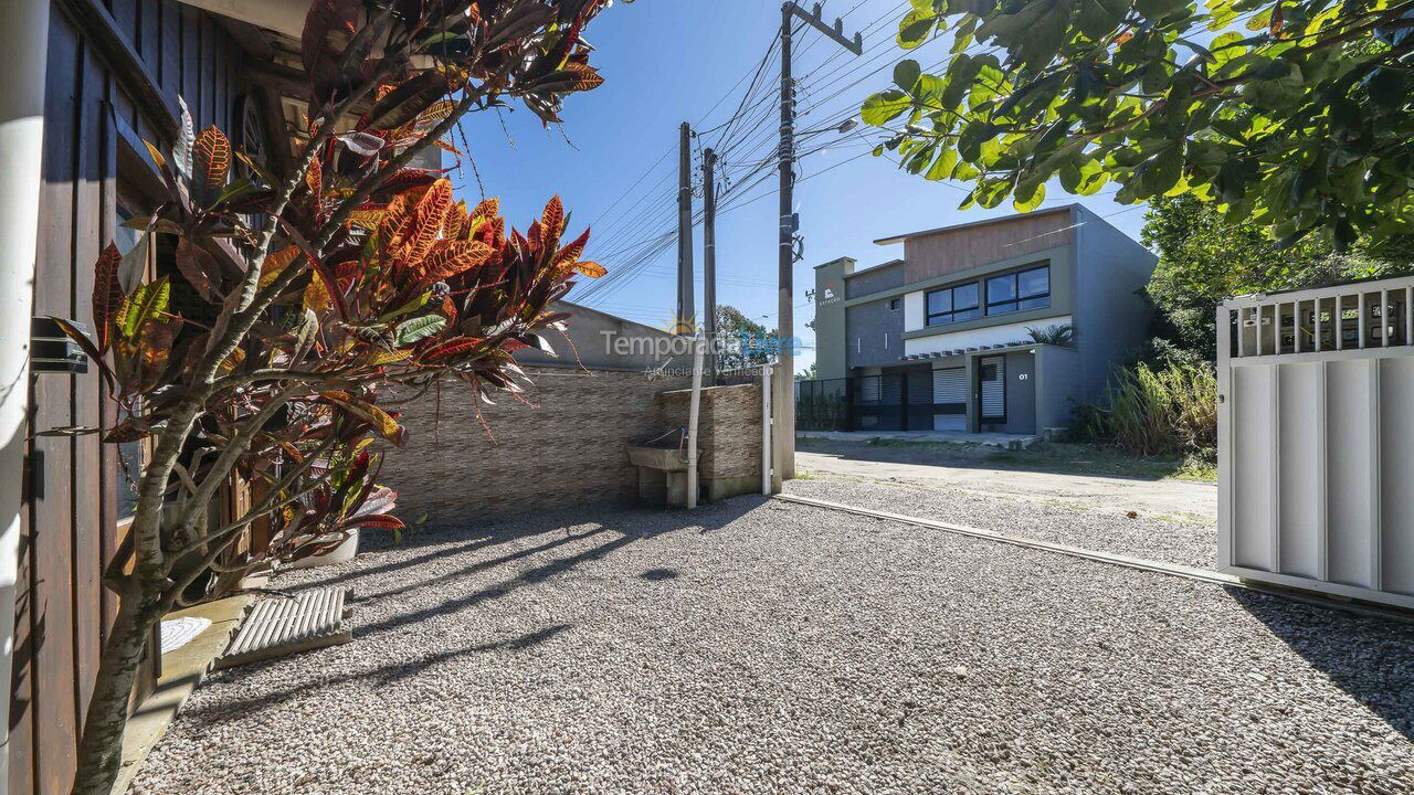 Casa para aluguel de temporada em Bombinhas (Canto Grande)