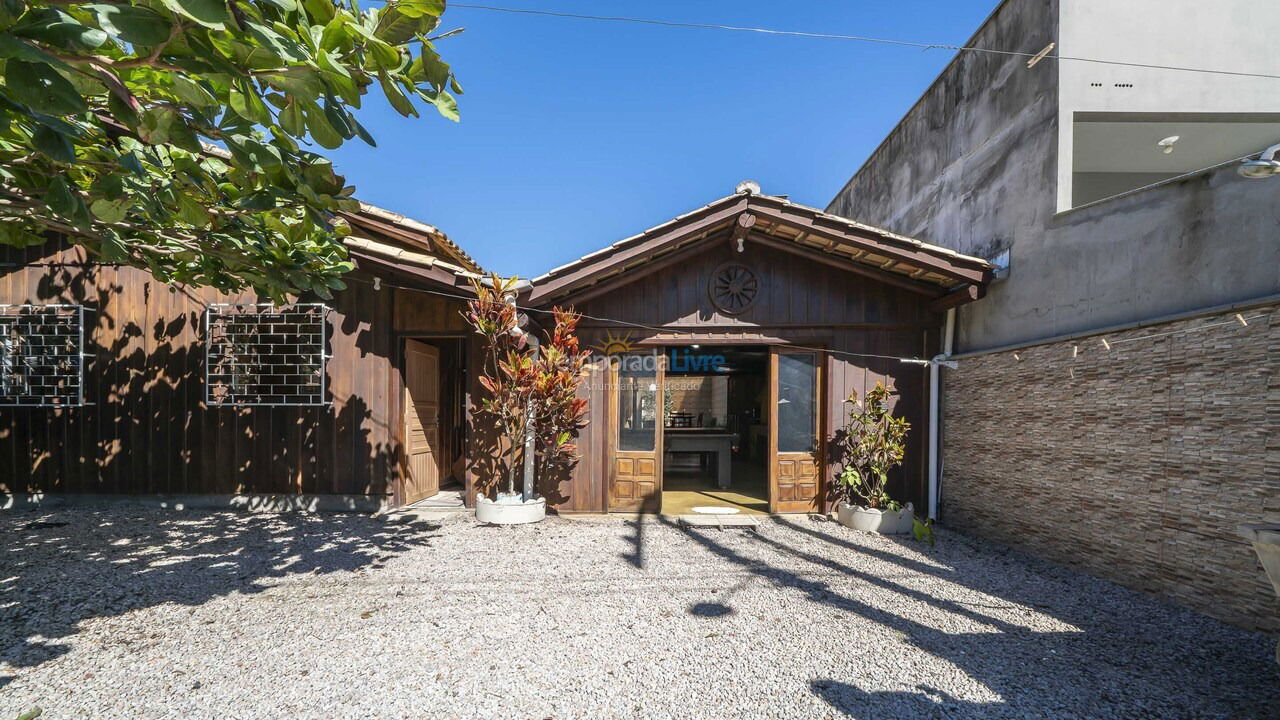 Casa para aluguel de temporada em Bombinhas (Canto Grande)