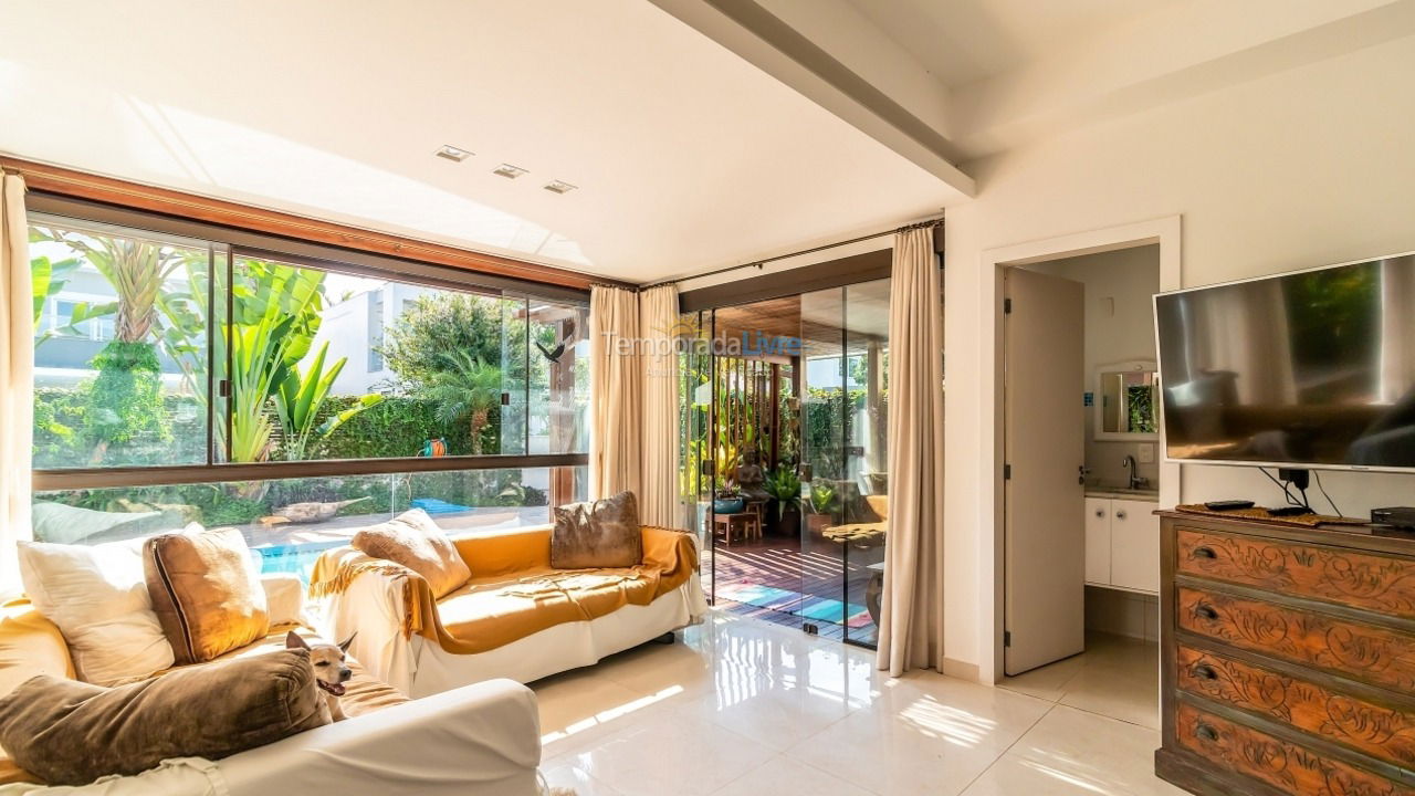 House for vacation rental in Florianopolis (Jurerê Internacional)