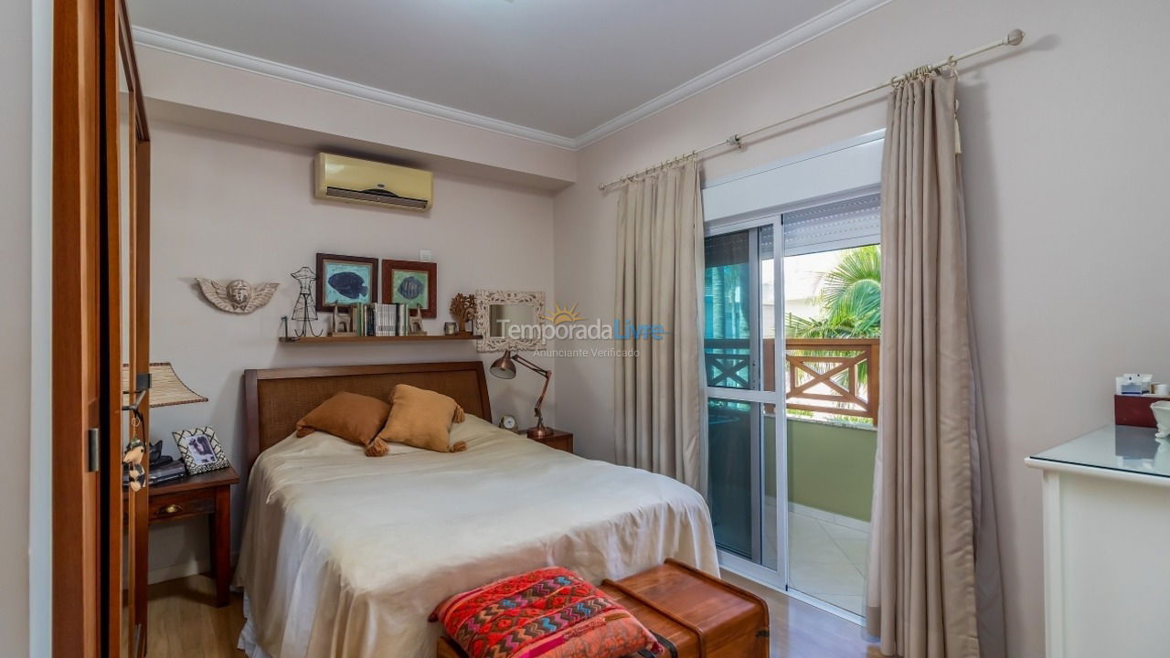 House for vacation rental in Florianopolis (Jurerê Internacional)