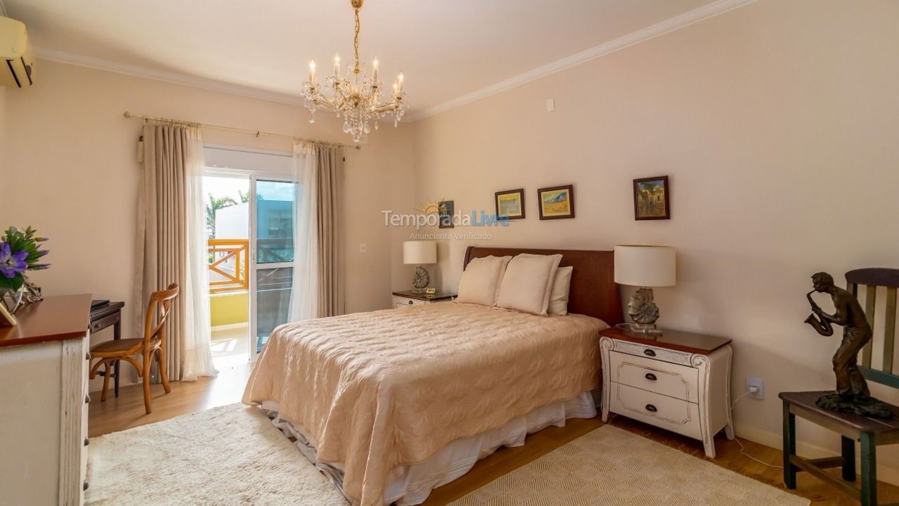 House for vacation rental in Florianopolis (Jurerê Internacional)
