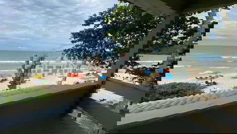Excelente casa FRENTE AL MAR con 4 habitaciones