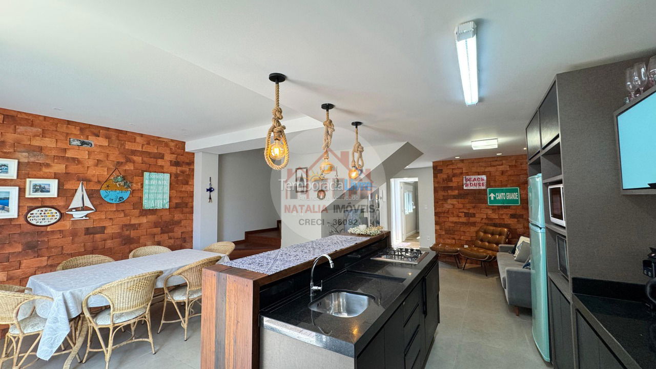 Casa para aluguel de temporada em Bombinhas (Canto Grande)