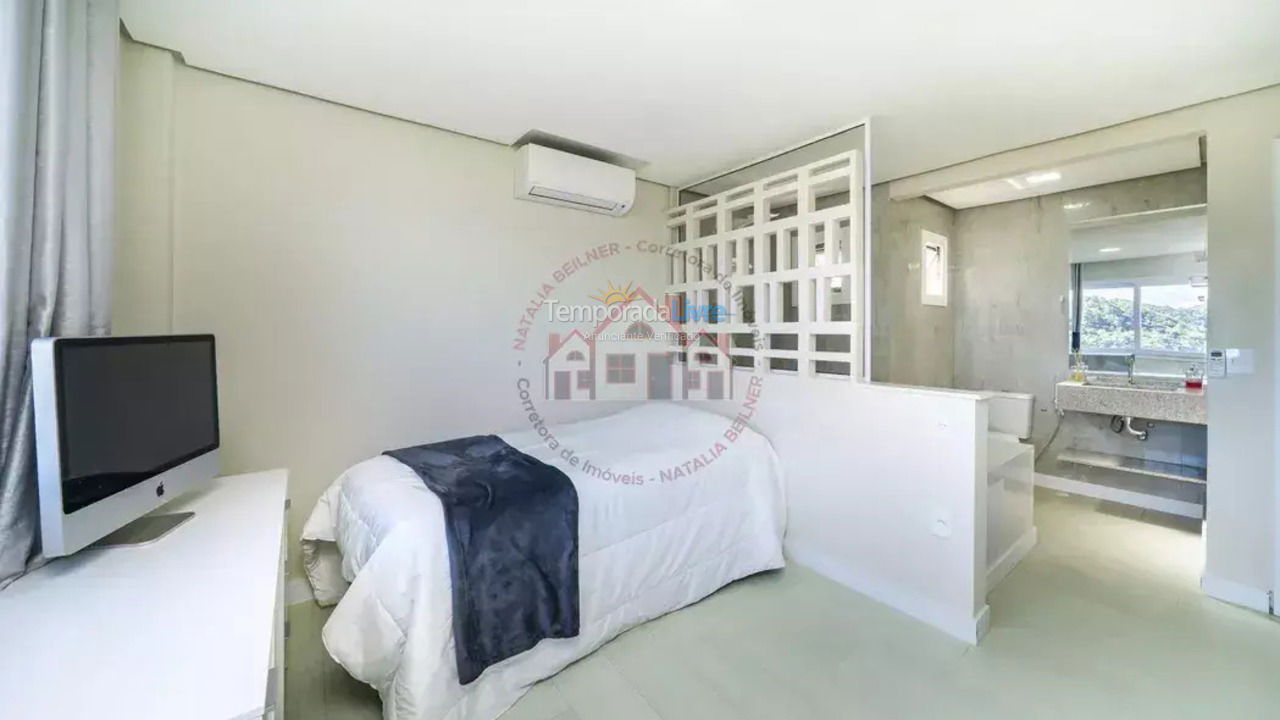 House for vacation rental in Bombinhas (Praia de Zimbros)