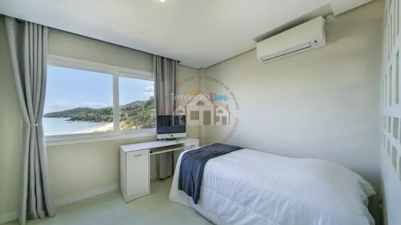 House for vacation rental in Bombinhas (Praia de Zimbros)