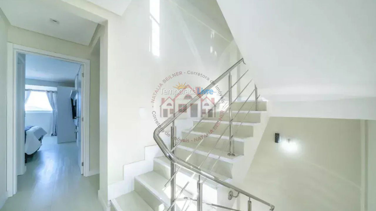 House for vacation rental in Bombinhas (Praia de Zimbros)