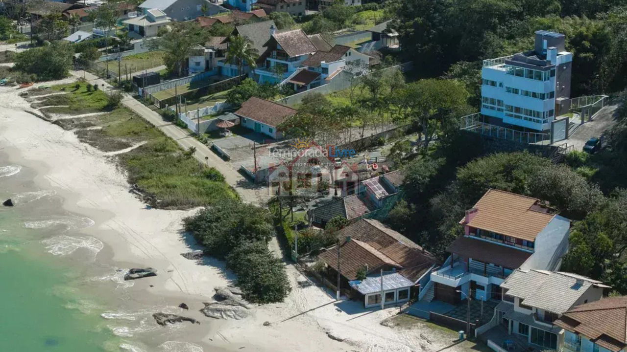 House for vacation rental in Bombinhas (Praia de Zimbros)
