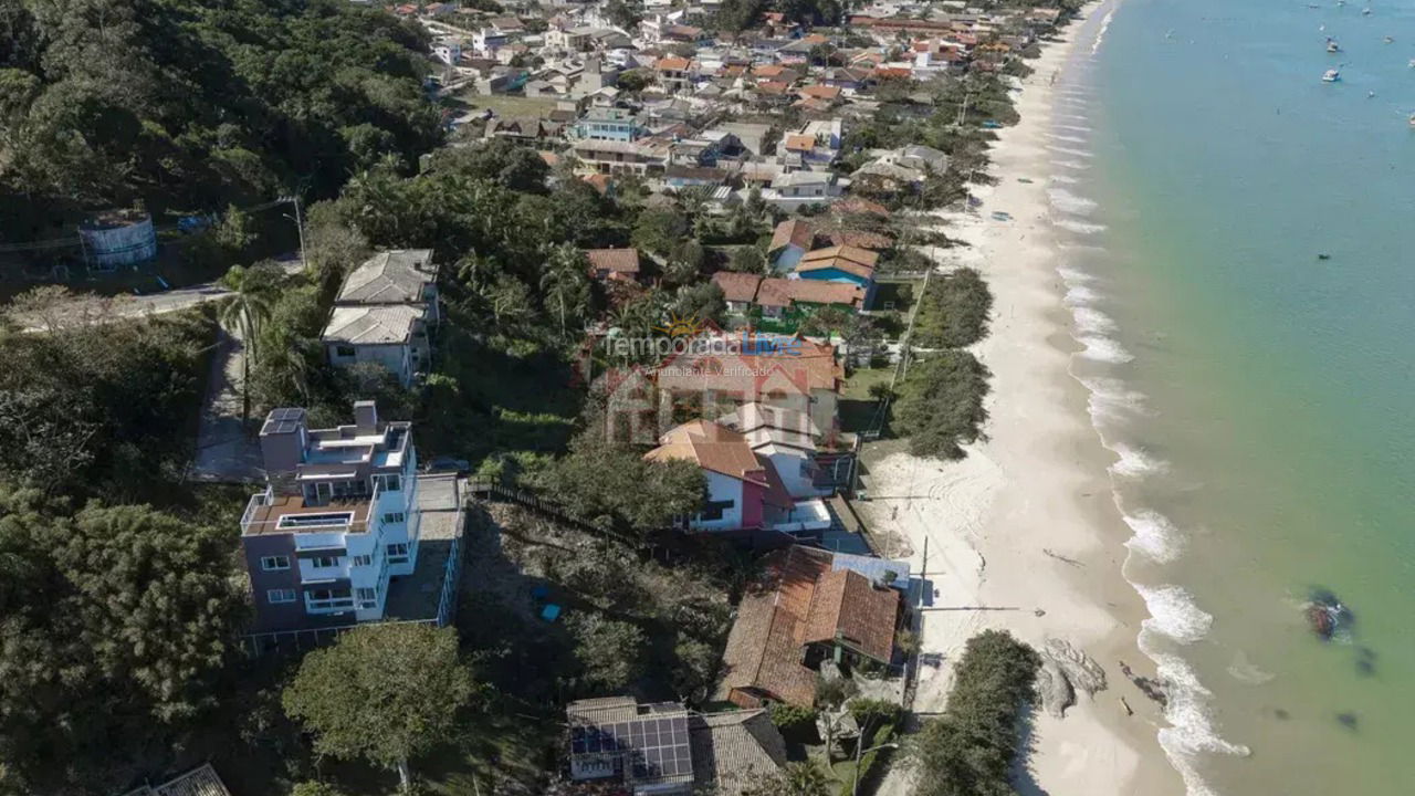 House for vacation rental in Bombinhas (Praia de Zimbros)