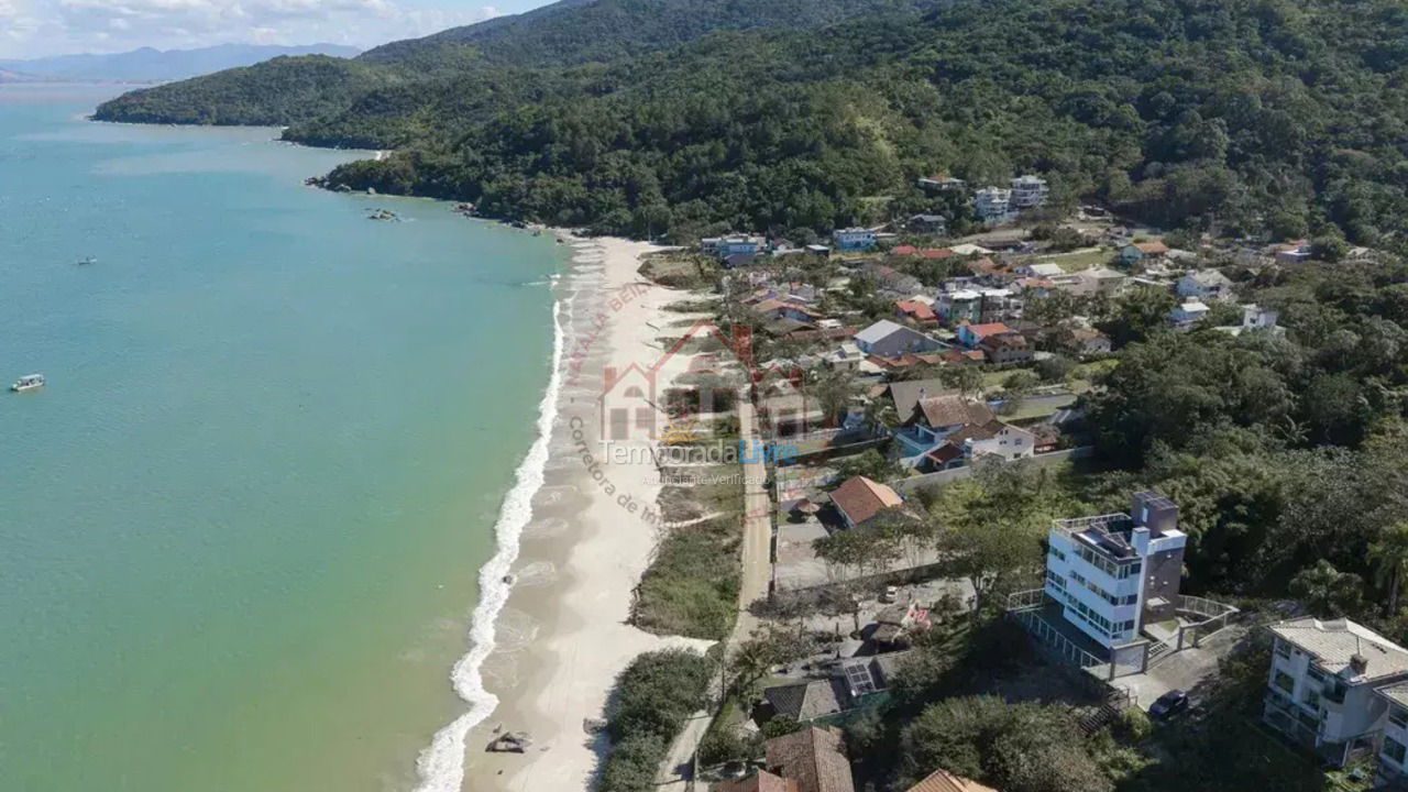 House for vacation rental in Bombinhas (Praia de Zimbros)