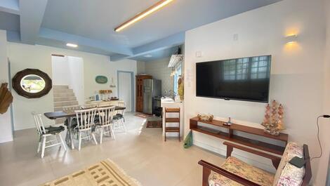 Hermosa casa a 50 metros de la playa del mar en Canto Grande