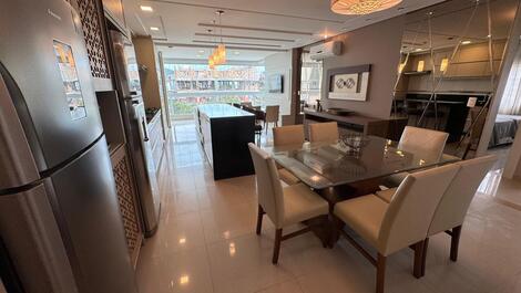 Excellent high-end penthouse with pool and sea view