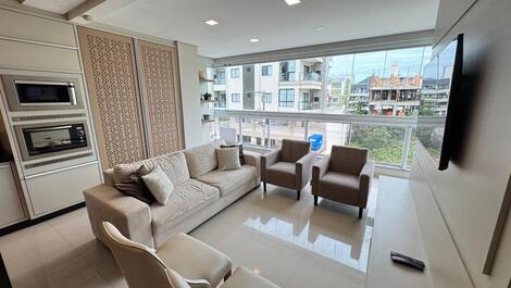 Excellent high-end penthouse with pool and sea view