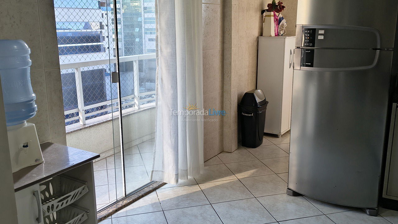 Apartamento para aluguel de temporada em Itapema (Meia Praia)