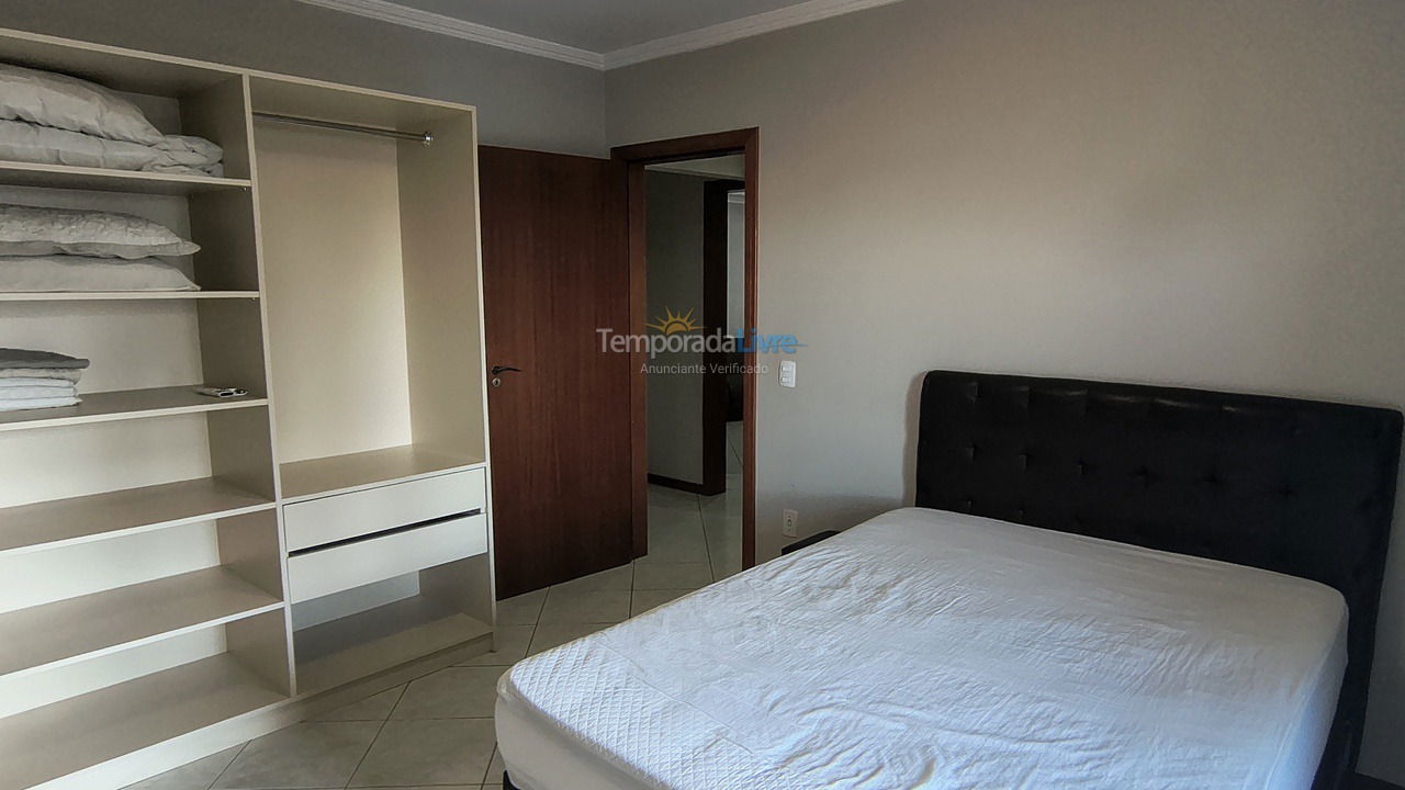 Apartamento para aluguel de temporada em Itapema (Meia Praia)