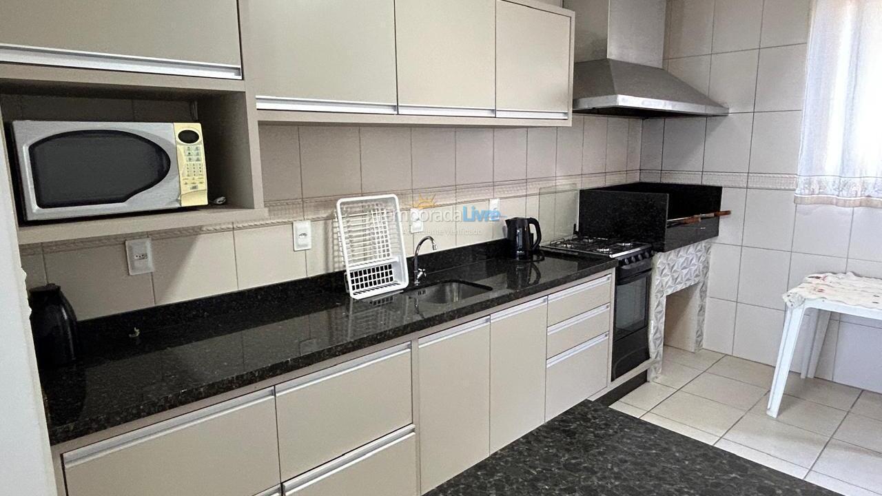 Apartamento para aluguel de temporada em Itapema (Centro)