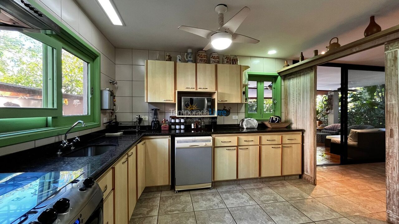 Casa para alquiler de vacaciones em São Sebastião (Praia da Baleia)