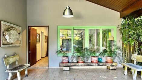 4 dormitorios, piscina privada, cerca del mar. Baleia/SP
