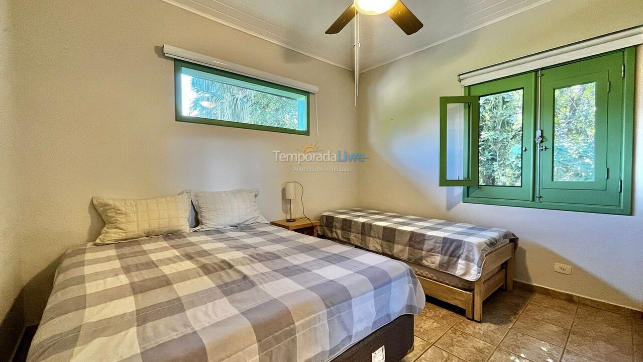 Casa para alquiler de vacaciones em São Sebastião (Praia da Baleia)