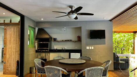 4 dormitorios, piscina privada, cerca del mar. Baleia/SP