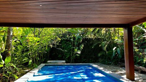 4 dormitorios, piscina privada, cerca del mar. Baleia/SP