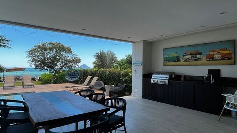6 quartos, piscina, sauna, churrasqueira, frente ao mar.